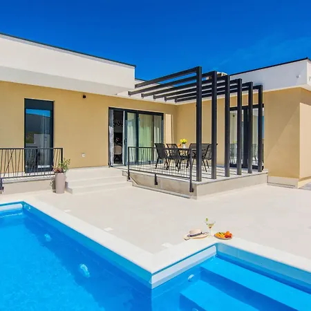 Caelora Villa
