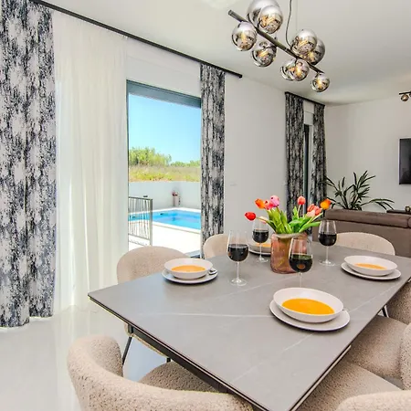 Villa Caelora *