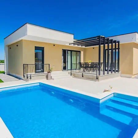 Caelora Modern With Private Pool Near Zadar 빌라 프리블라카