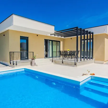 Caelora Villa