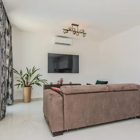 Caelora * Privlaka (Zadar)