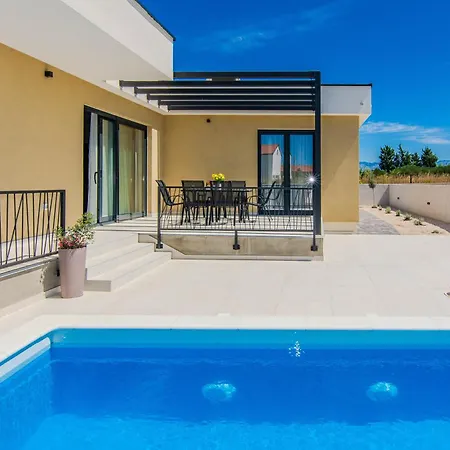 Caelora * Privlaka (Zadar)