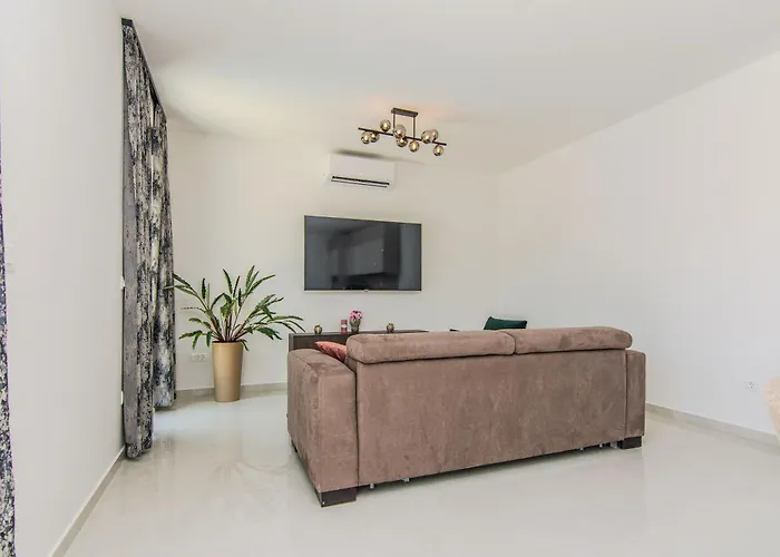 Villa Caelora *